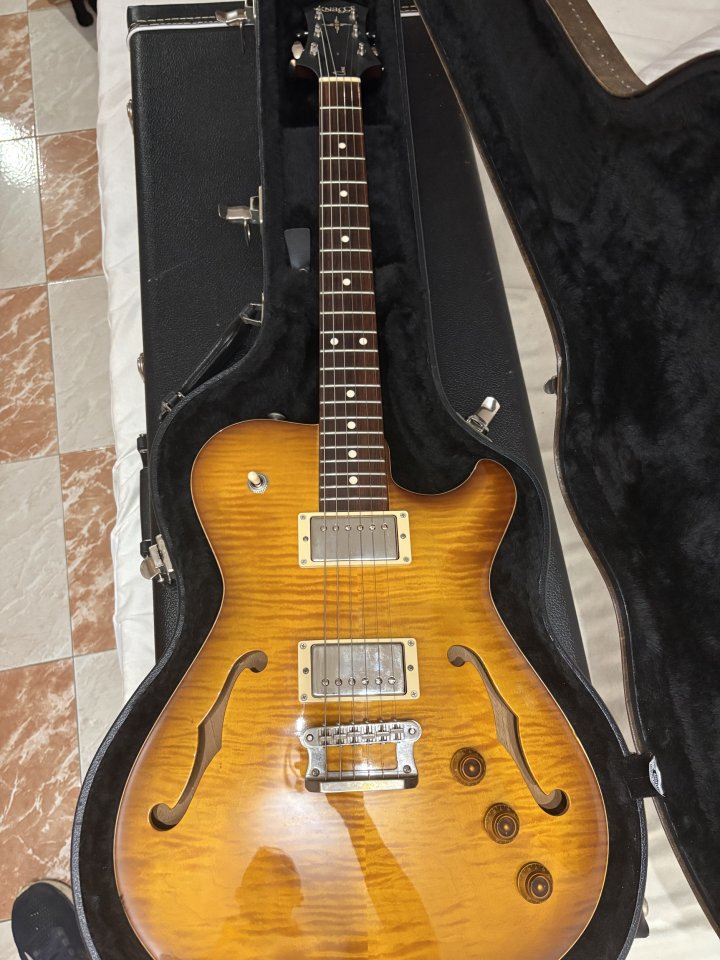 Guitarra knaggs modelo chena de segunda mano · Foto 2 de 9 · Illes Balears · 4400 €