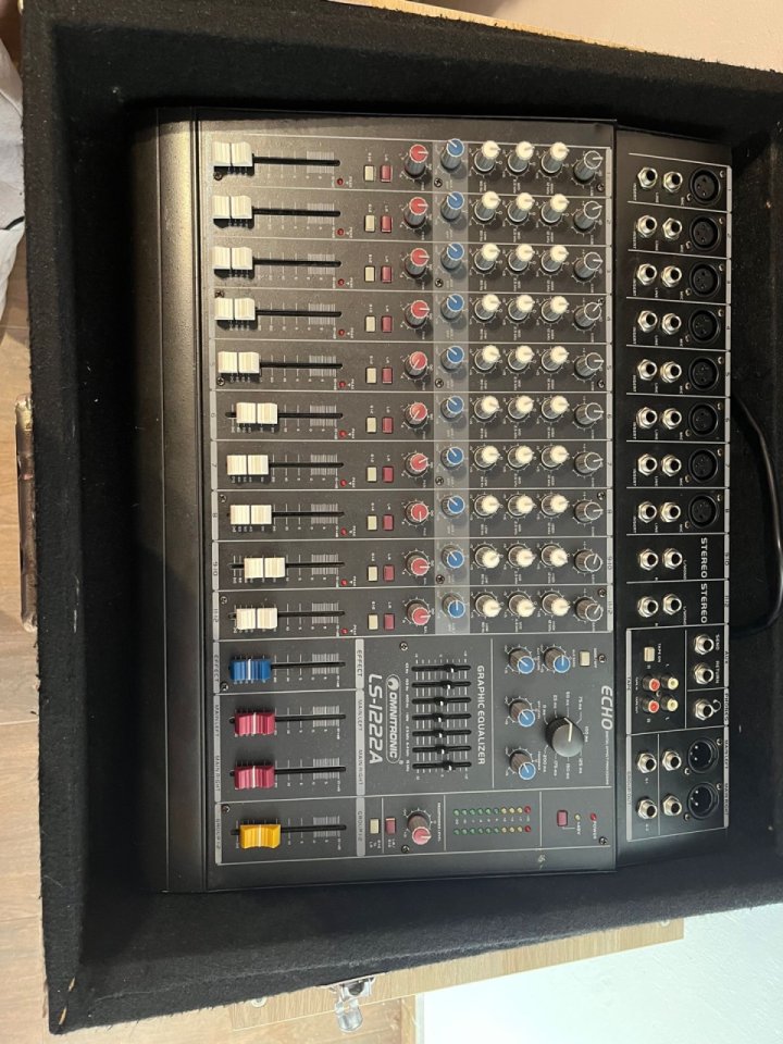 Omnitronic LS-1222A Mesa Mezclas