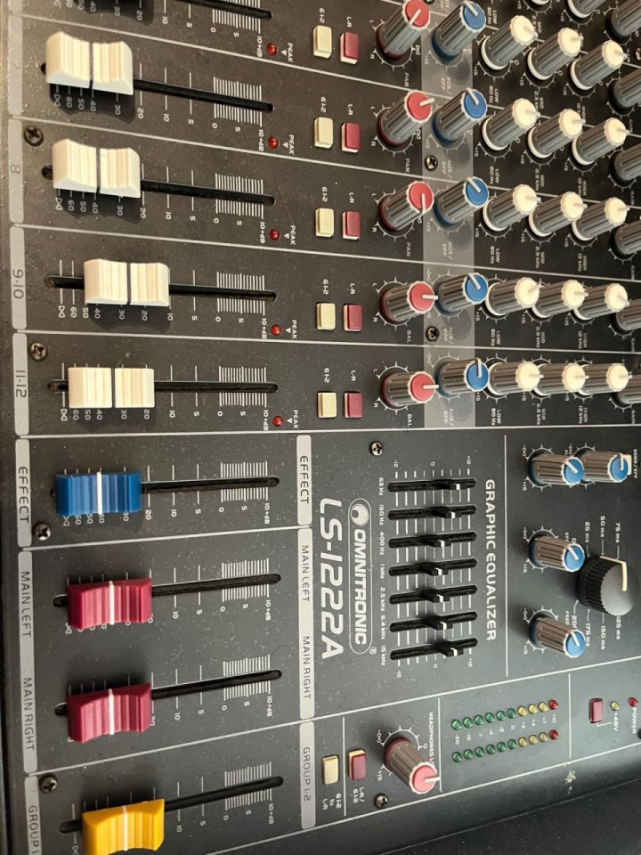 Omnitronic LS-1222A Mesa Mezclas