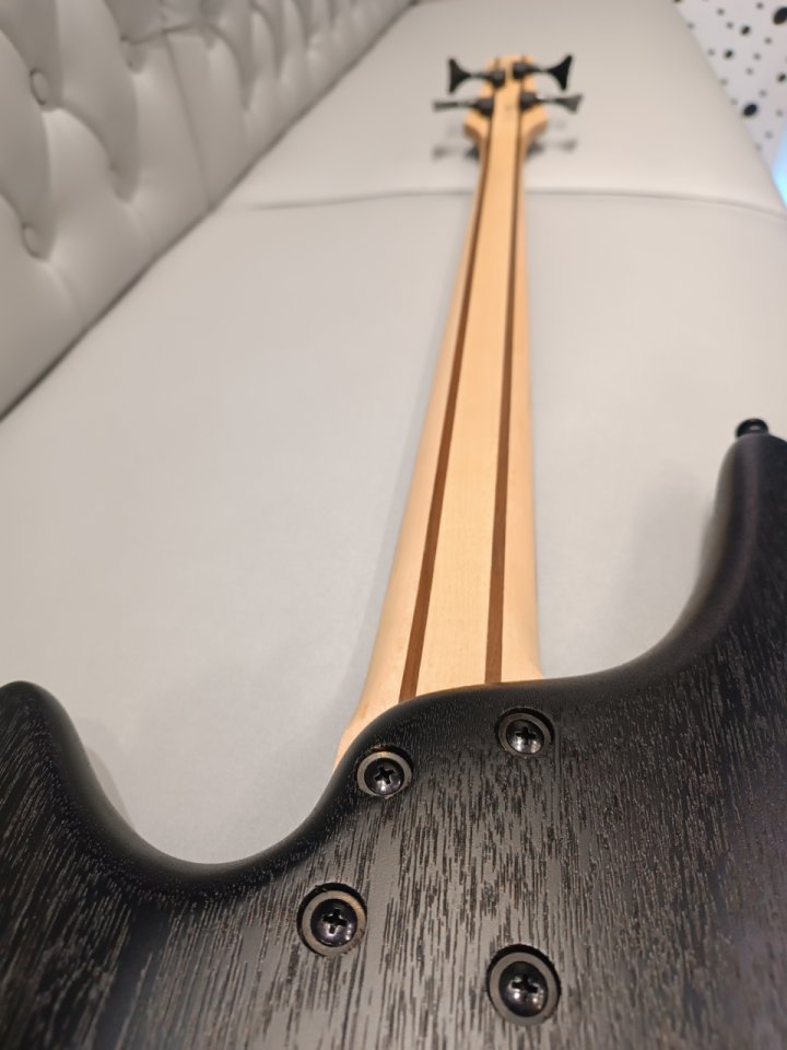 Bajo Ibanez SR300EB-WK