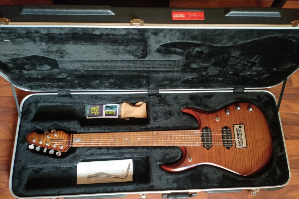 Music Man JP15 / cuerdas de segunda mano · Foto 2 de 10 · Barcelona · 3100 €