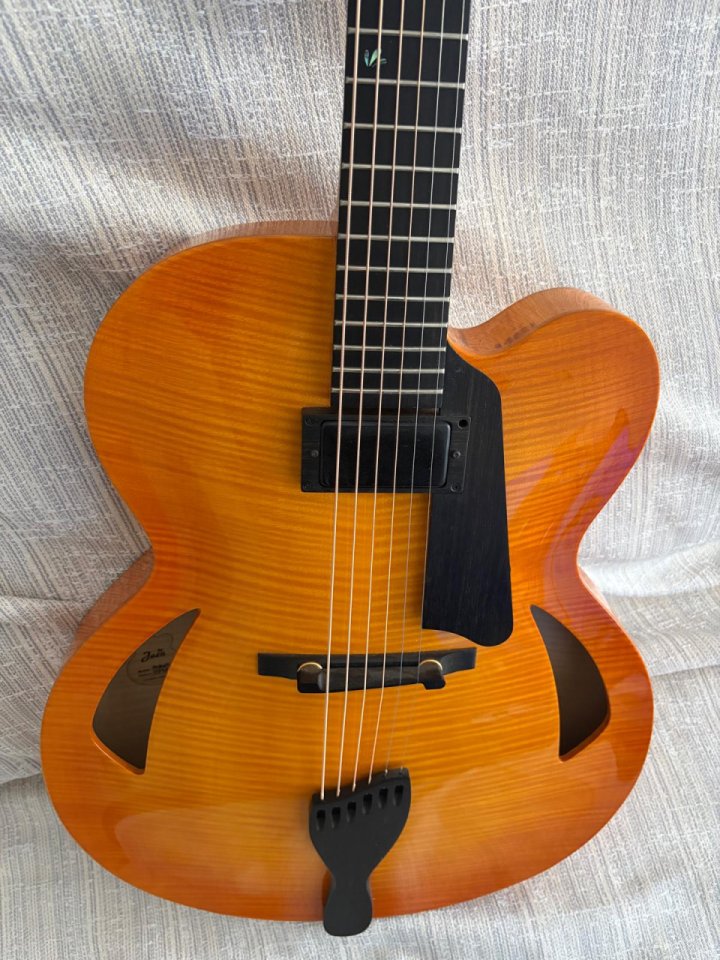 Archtop Jaén Astoria