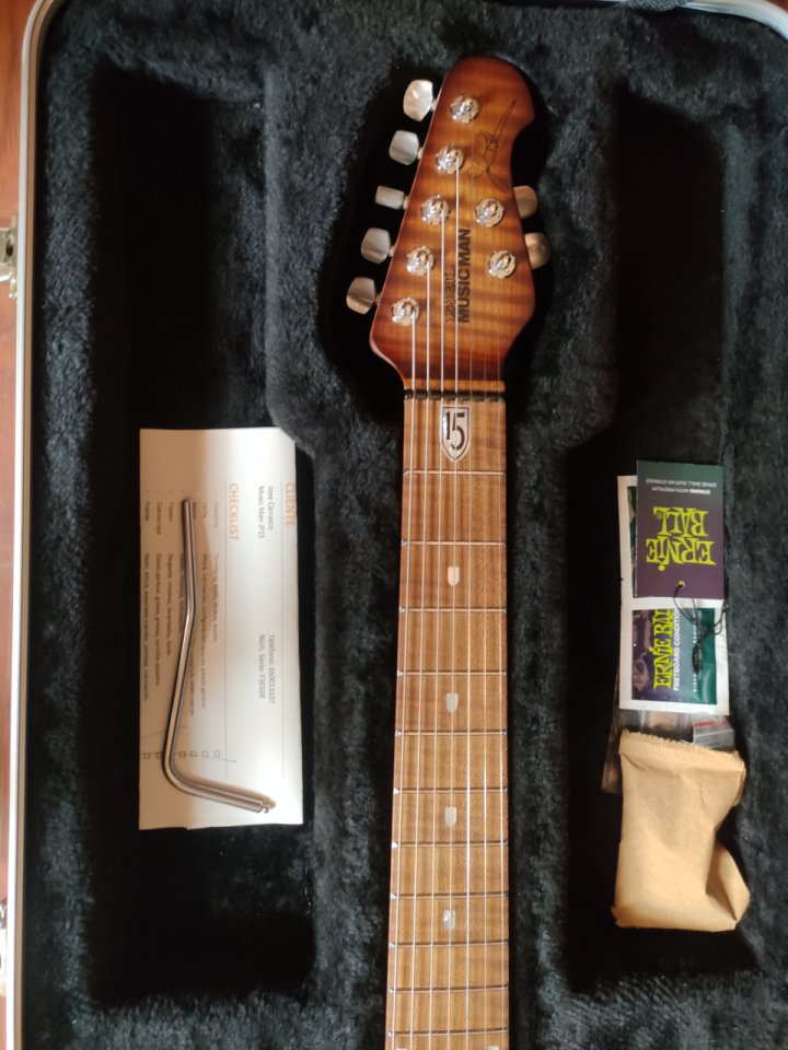 Music Man JP15 / cuerdas de segunda mano · Foto 4 de 10 · Barcelona · 3100 €