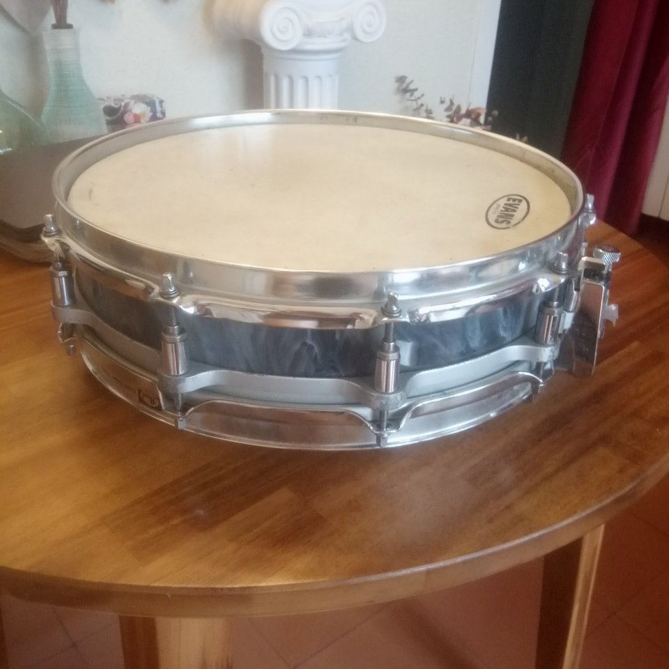 Dos cascs de caixes/tabals Pearl Freefloating i un sistema freefloating de Pearl de segunda mano · Foto 4 de 10 · Barcelona · 370 €