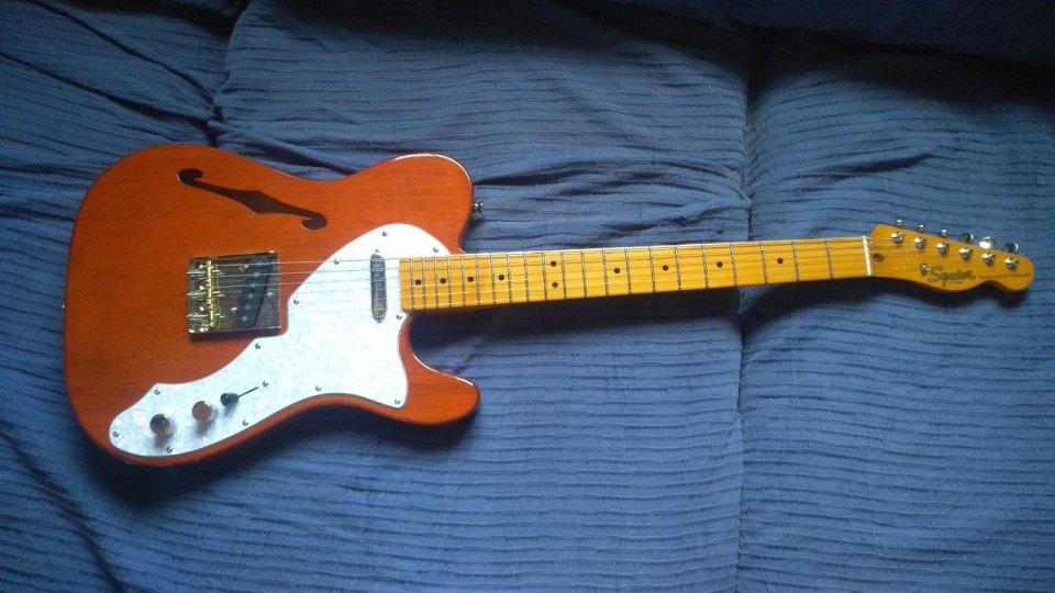 Telecaster Classic Vibe Thinline con pastillas FENDER CUSTOM SHOP de segunda mano · Foto 1 de 8 · Valencia · 390 €