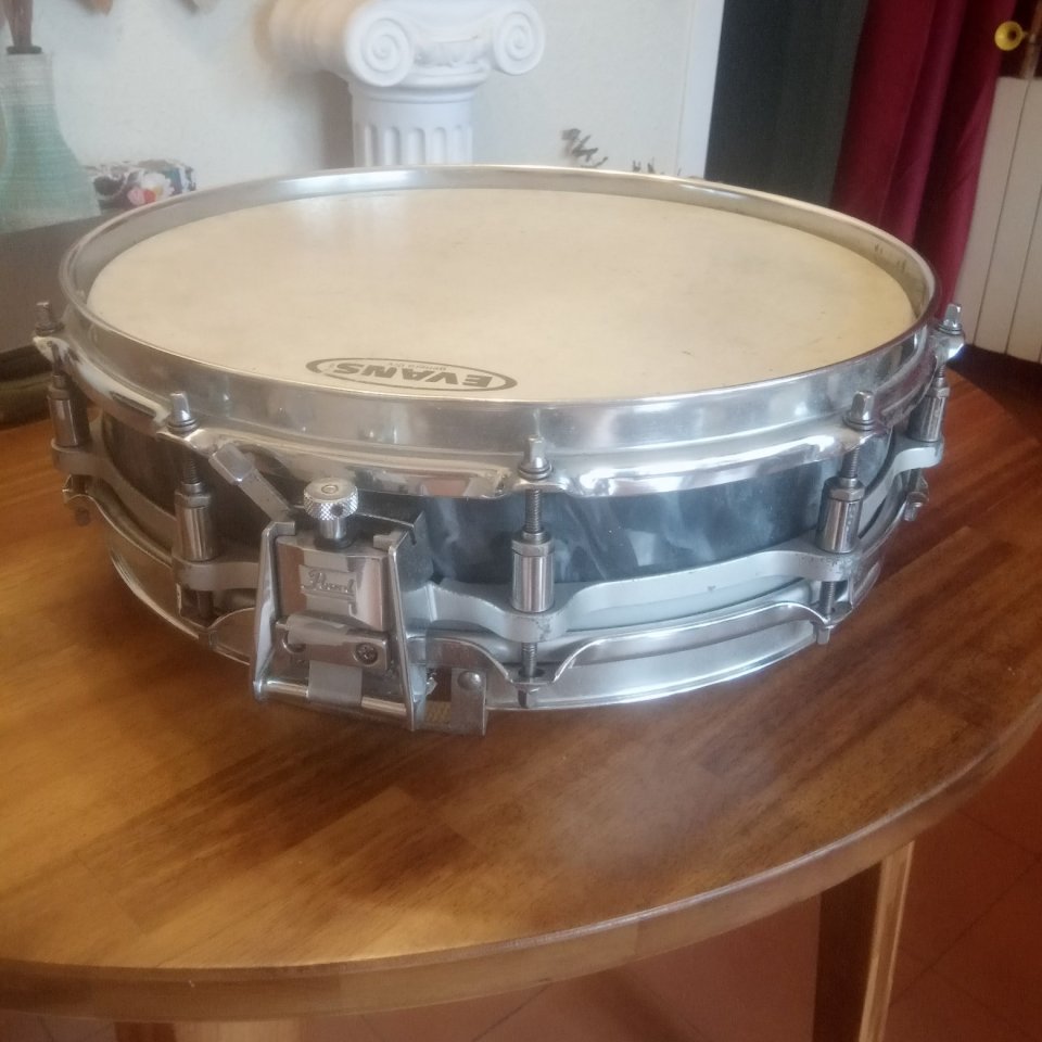 Dos cascs de caixes/tabals Pearl Freefloating i un sistema freefloating de Pearl de segunda mano · Foto 5 de 10 · Barcelona · 370 €