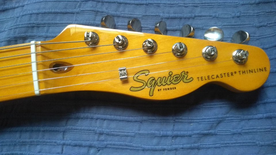 Telecaster Classic Vibe Thinline con pastillas FENDER CUSTOM SHOP de segunda mano · Foto 2 de 8 · Valencia · 390 €