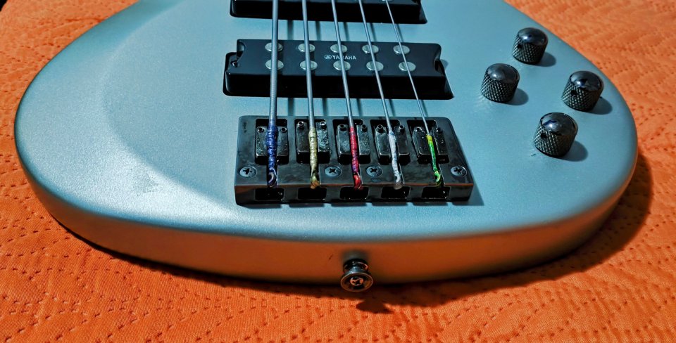 Yamaha fretless bass 5 string de segunda mano · Foto 3 de 4 · Almería · 200 €