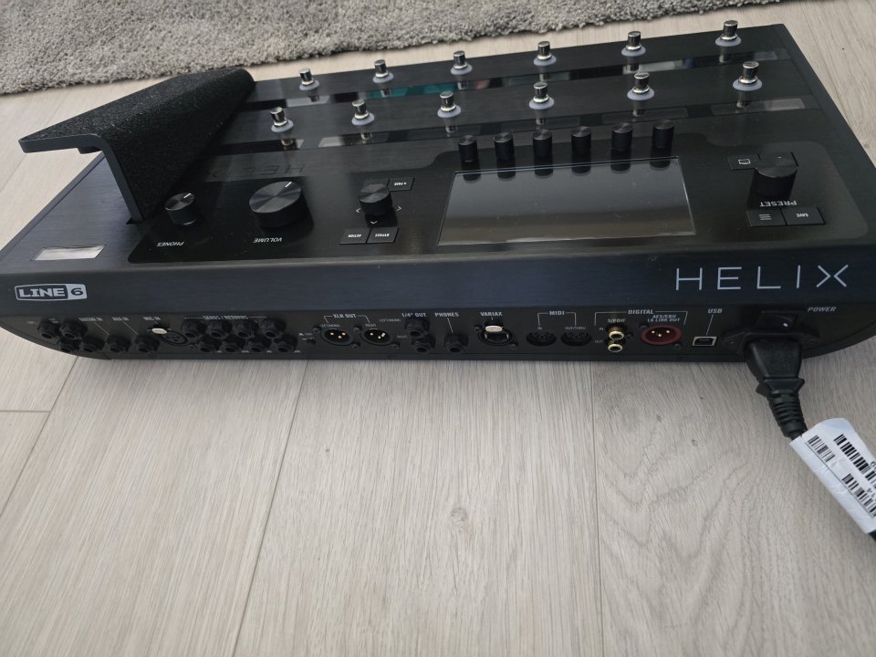 Line 6 Helix Floor + Funda Hx de segunda mano · Foto 2 de 8 · Burgos · 799 €