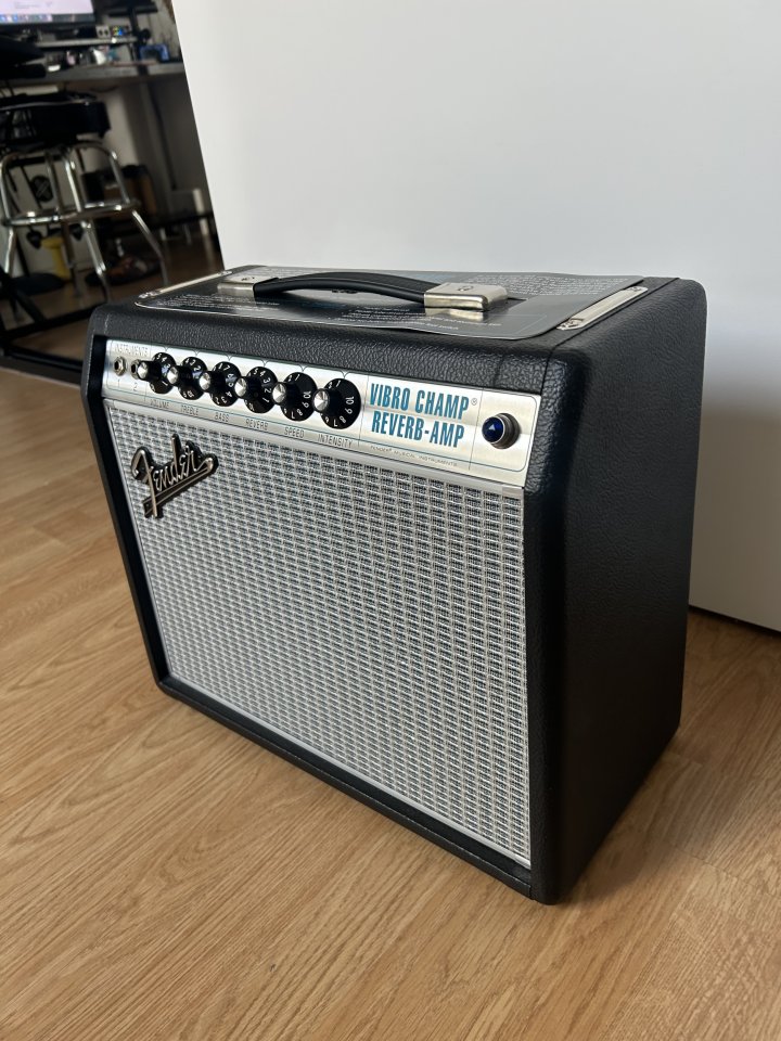 Fender Vibró Champ Reverb Amp NUEVO