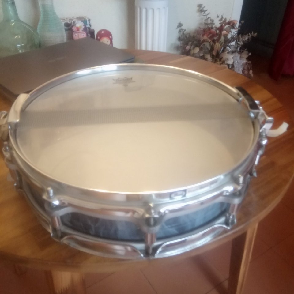 Dos cascs de caixes/tabals Pearl Freefloating i un sistema freefloating de Pearl de segunda mano · Foto 6 de 10 · Barcelona · 370 €