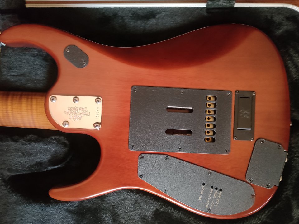 Music Man JP15 / cuerdas de segunda mano · Foto 8 de 10 · Barcelona · 3100 €