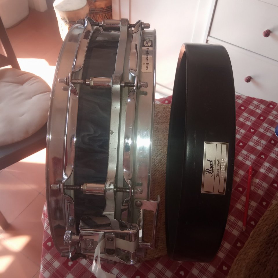 Dos cascs de caixes/tabals Pearl Freefloating i un sistema freefloating de Pearl de segunda mano · Foto 2 de 10 · Barcelona · 370 €