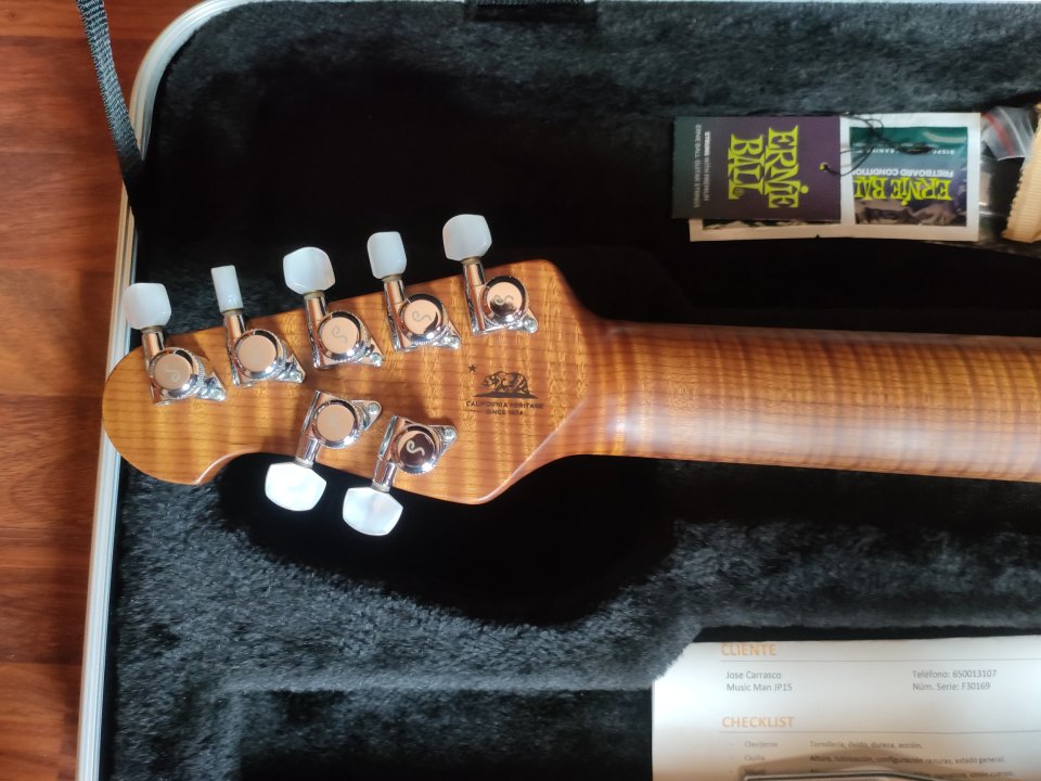 Music Man JP15 / cuerdas de segunda mano · Foto 9 de 10 · Barcelona · 3100 €