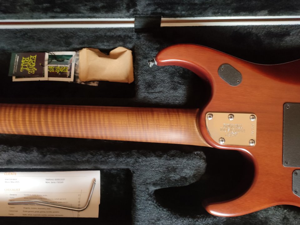 Music Man JP15 / cuerdas de segunda mano · Foto 10 de 10 · Barcelona · 3100 €