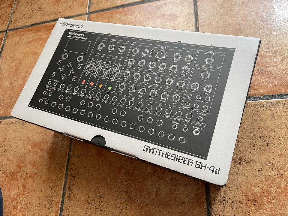 Roland SH-4D de segunda mano · Foto 1 de 10 · Cádiz · 399 €