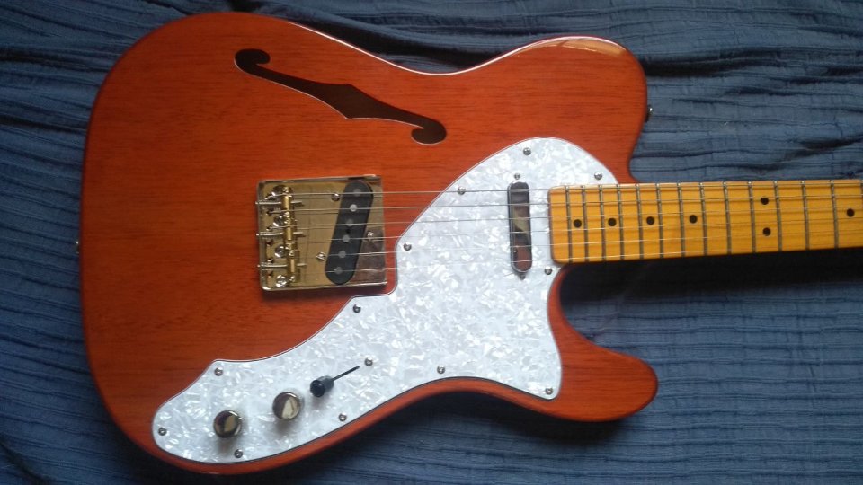 Telecaster Classic Vibe Thinline con pastillas FENDER CUSTOM SHOP de segunda mano · Foto 6 de 8 · Valencia · 390 €