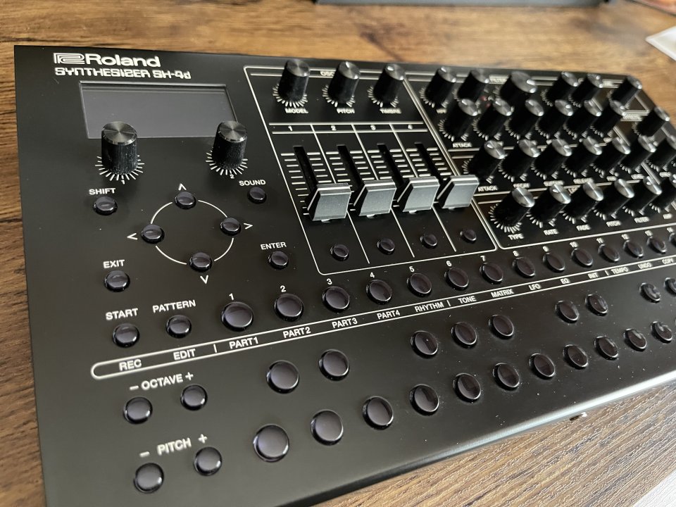 Roland SH-4D de segunda mano · Foto 2 de 10 · Cádiz · 399 €