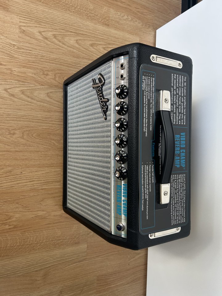 Fender Vibró Champ Reverb Amp NUEVO