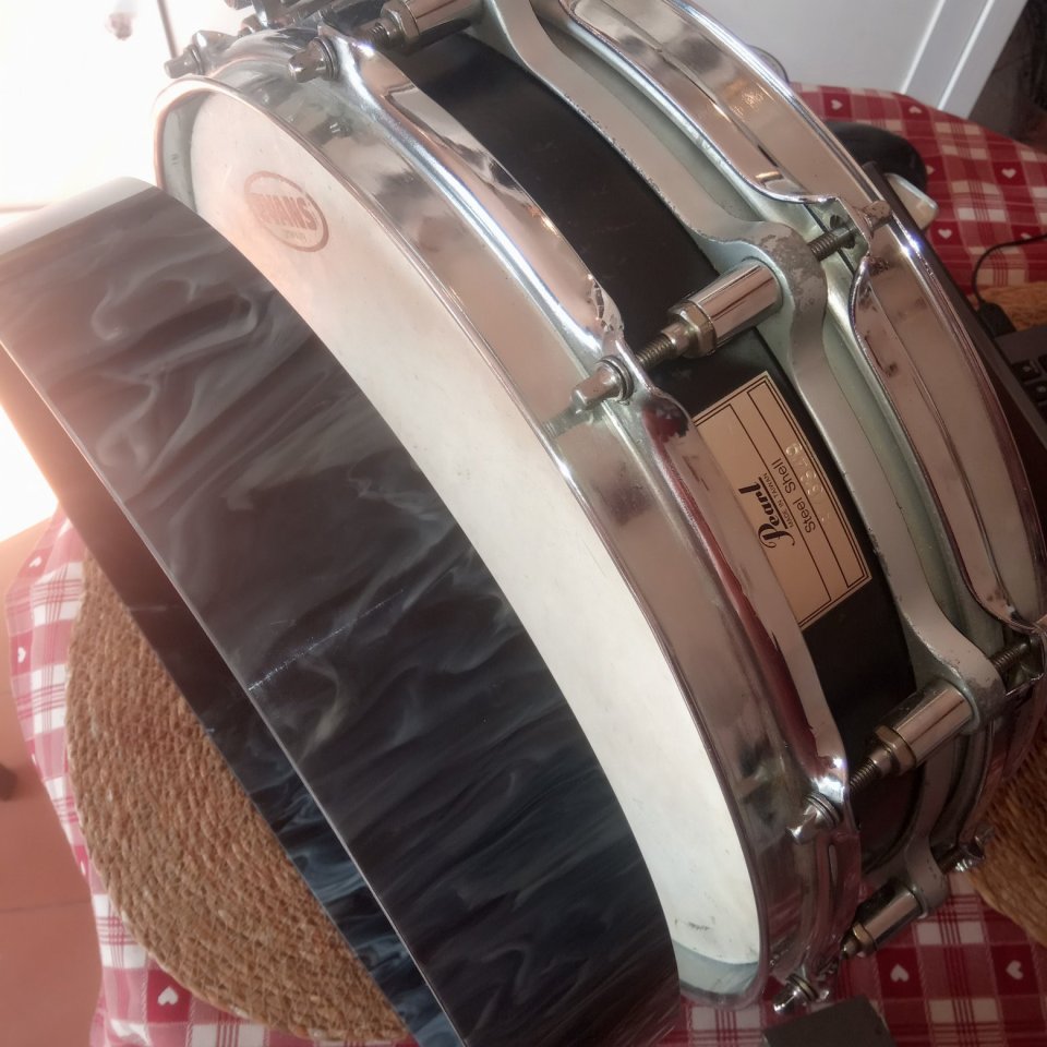 Dos cascs de caixes/tabals Pearl Freefloating i un sistema freefloating de Pearl de segunda mano · Foto 10 de 10 · Barcelona · 370 €