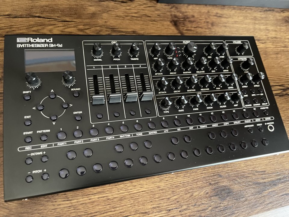 Roland SH-4D de segunda mano · Foto 4 de 10 · Cádiz · 399 €