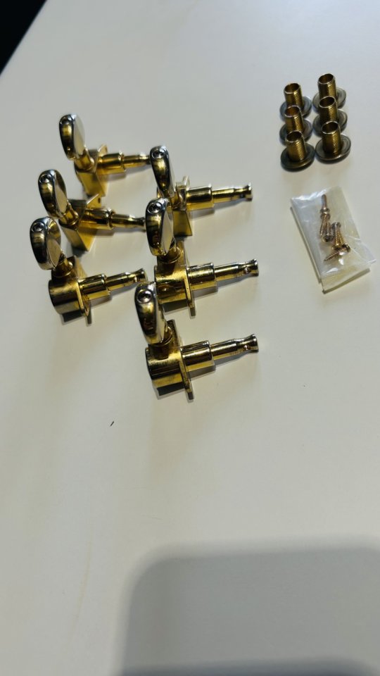 Clavijas Grover Doradas 3+3 – Tipo Rotomatic/Deluxe