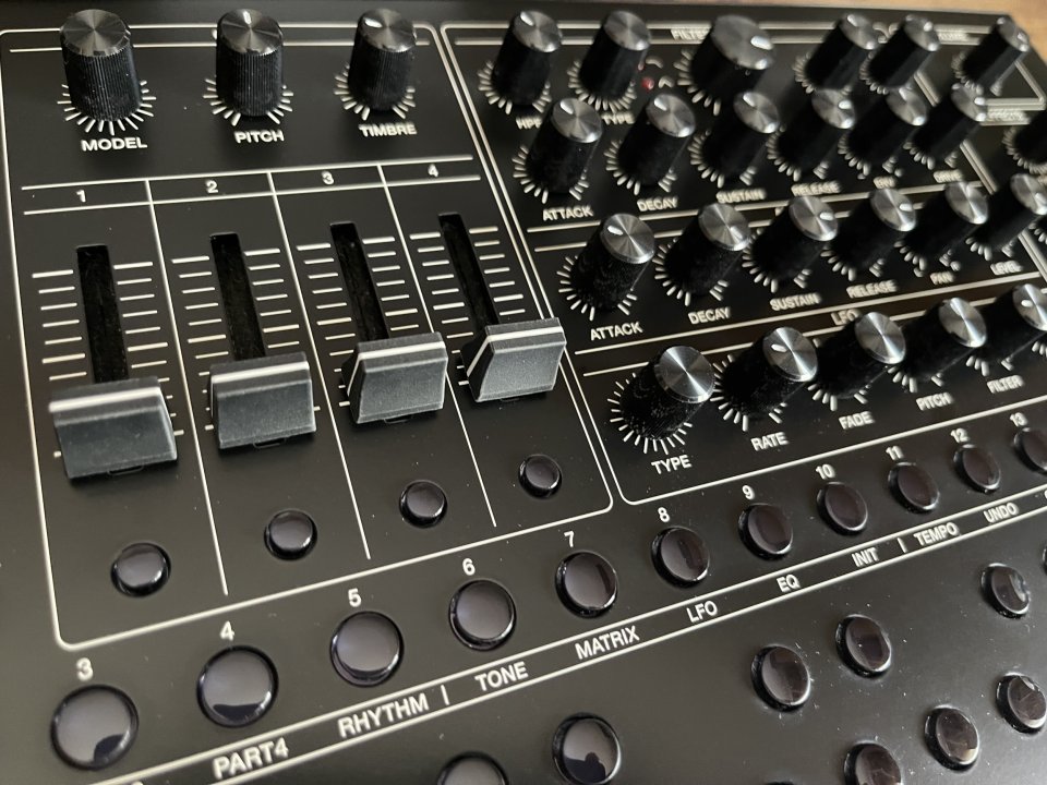 Roland SH-4D de segunda mano · Foto 5 de 10 · Cádiz · 399 €