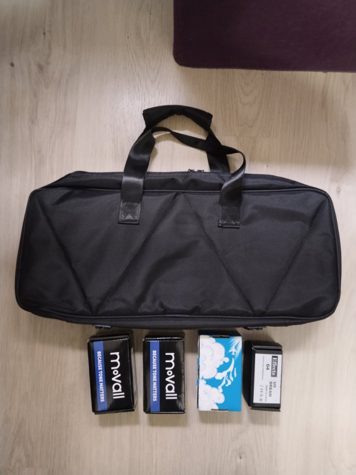 Pedalboard + Pedales + Bolsa de transporte + Accesorios