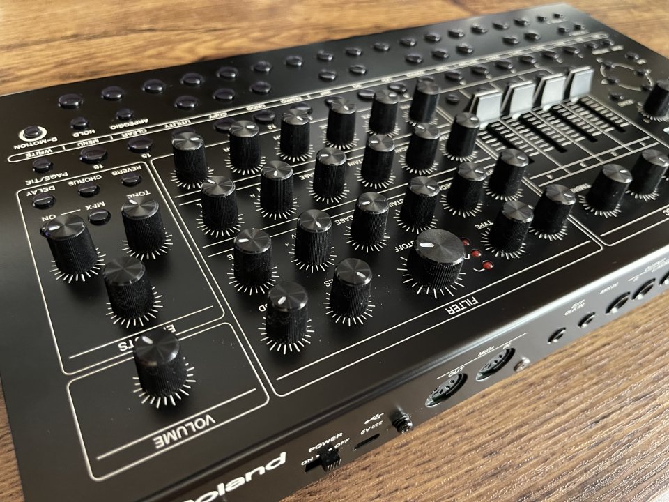Roland SH-4D de segunda mano · Foto 8 de 10 · Cádiz · 399 €
