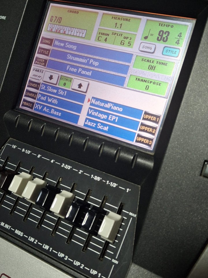 Roland E-80 Arranger / Ocasión - Por poco tiempo de segunda mano · Foto 6 de 7 · Valencia · 550 €
