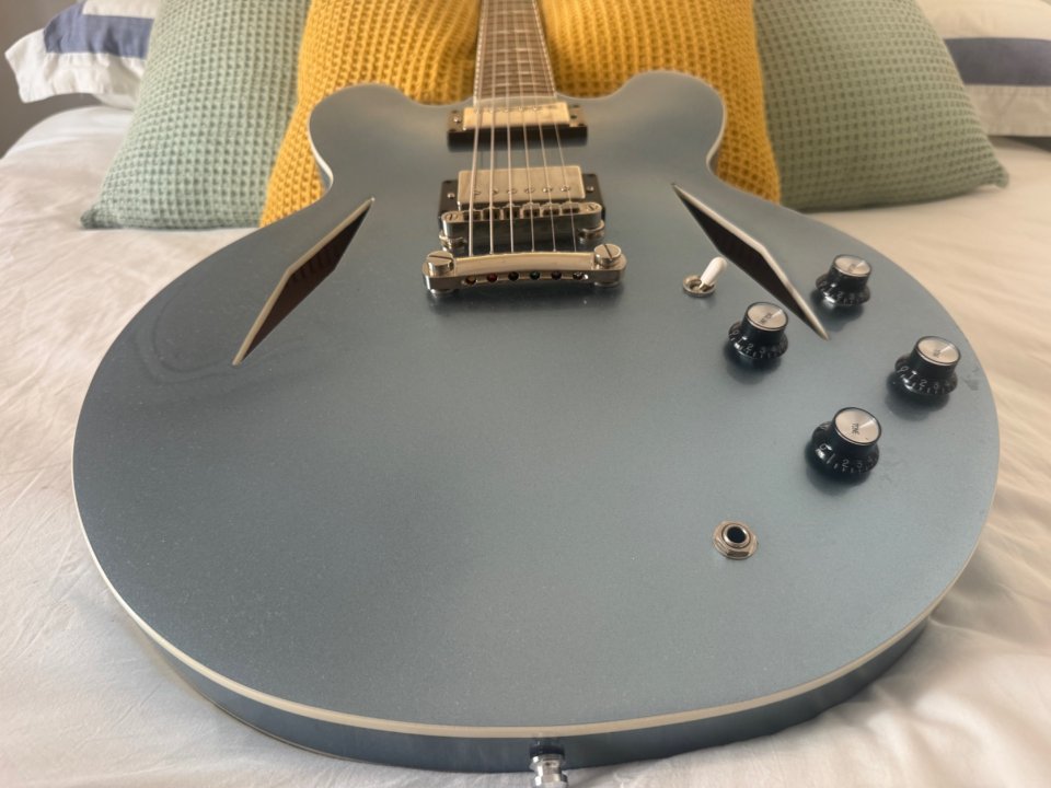 Epiphone DG335 Dave Grohl de segunda mano · Foto 1 de 5 · Madrid · 799 €