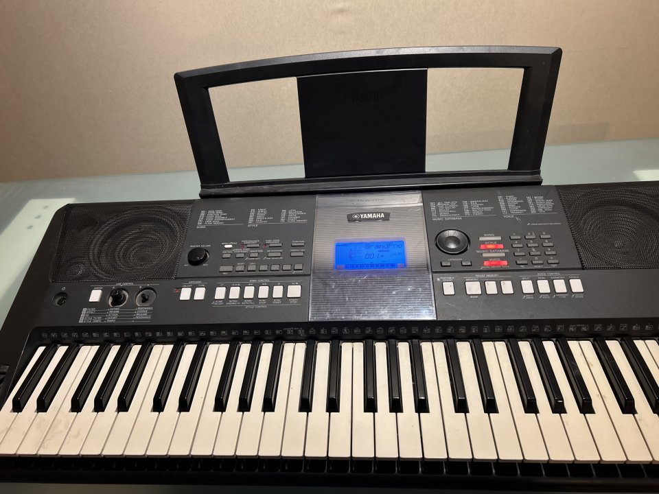 Teclado Yamaha PSR E423