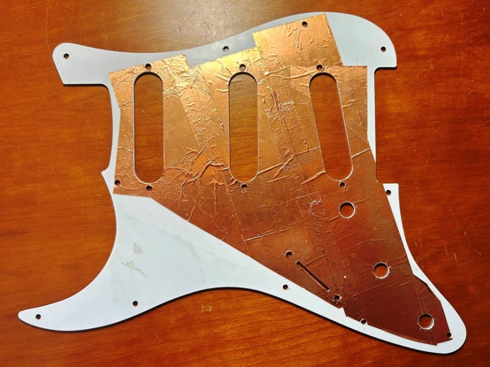 Golpeador Stratocaster S/S/S 3-ply blanco de segunda mano · Foto 2 de 4 · Barcelona · 15 €
