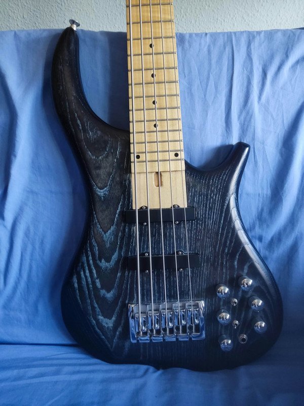 Merlos Standard 5 cuerdas de segunda mano · Foto 2 de 10 · Alicante · 1200 €