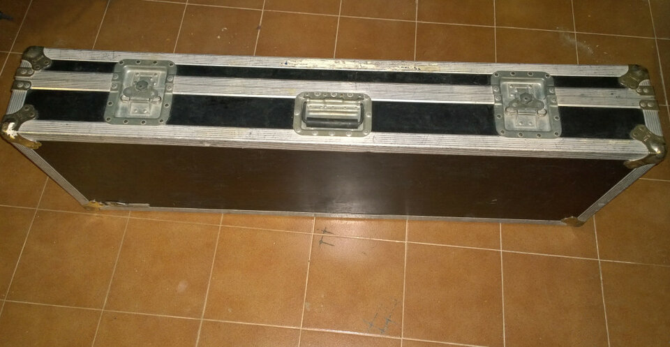 Equipo de DJ (Mesa GEMINI y lectores BST)