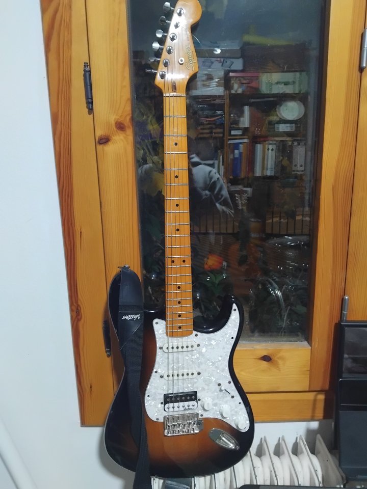 Squire classic vibe 50s. Looking tuners HB