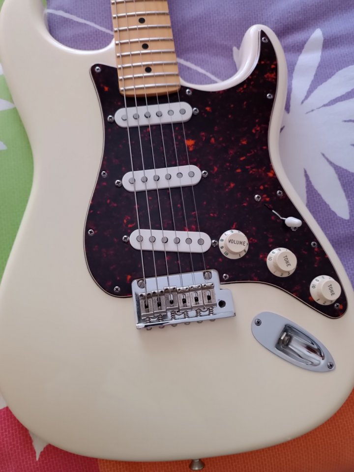 Fender Stratocaster American Standard (Envío Incluido) de segunda mano · Foto 6 de 7 · Córdoba · 1150 €