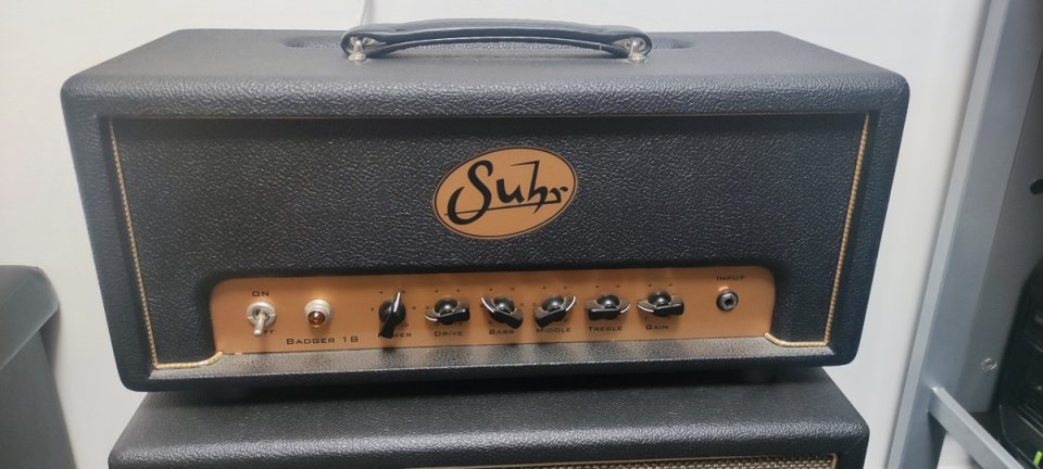 Suhr badger 18w + pantalla 1x12