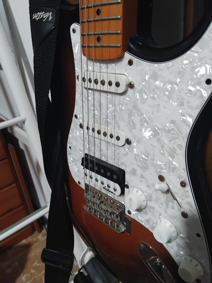 Squire classic vibe 50s. Looking tuners HB