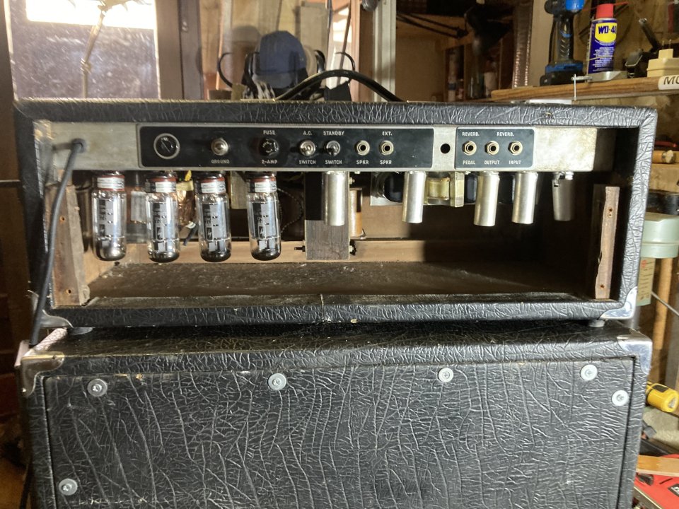 Amplificador y pantalla CMB 100W a válvulas