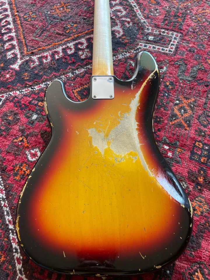 Fender 1959 Precision Bass Relic 2013 - sunburst de segunda mano · Foto 4 de 10 · A Coruña · 3360 €