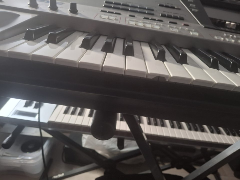 Roland E-80 Arranger / Ocasión - Por poco tiempo de segunda mano · Foto 7 de 7 · Valencia · 550 €