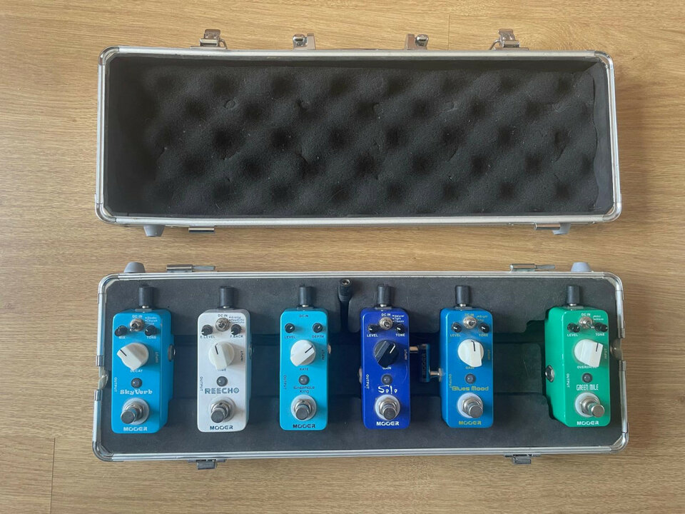 Pedales MOOER con case M6 Firefly