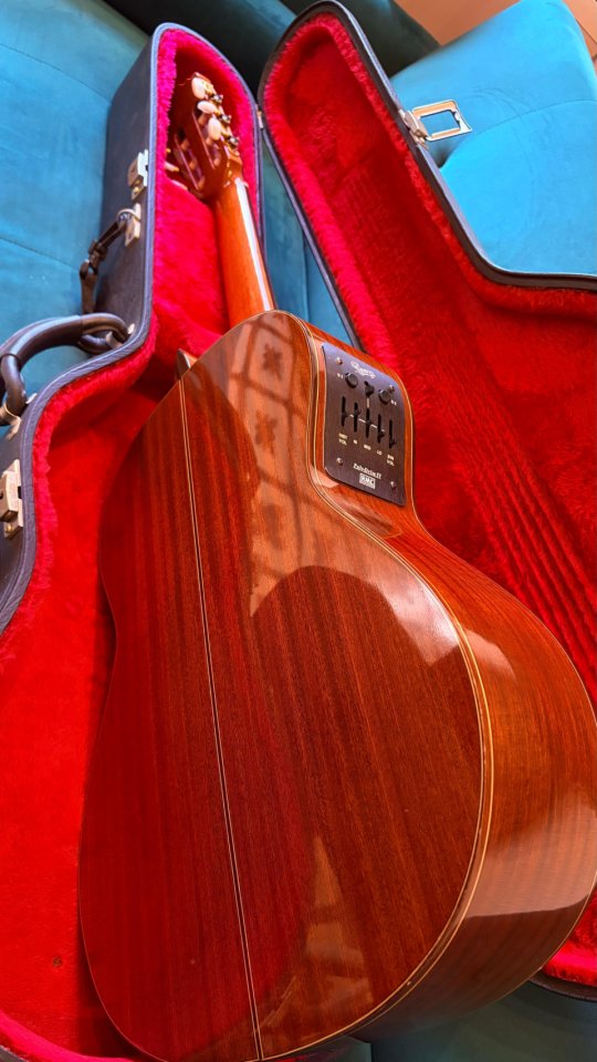 Guitarra Ramírez con sistema MIDI + previo RMC de segunda mano · Foto 4 de 7 · Barcelona · 1500 €