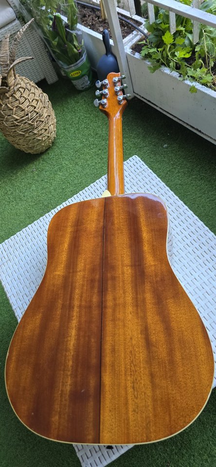 Guitarra Acústica de segunda mano · Foto 4 de 5 · Madrid · 100 €