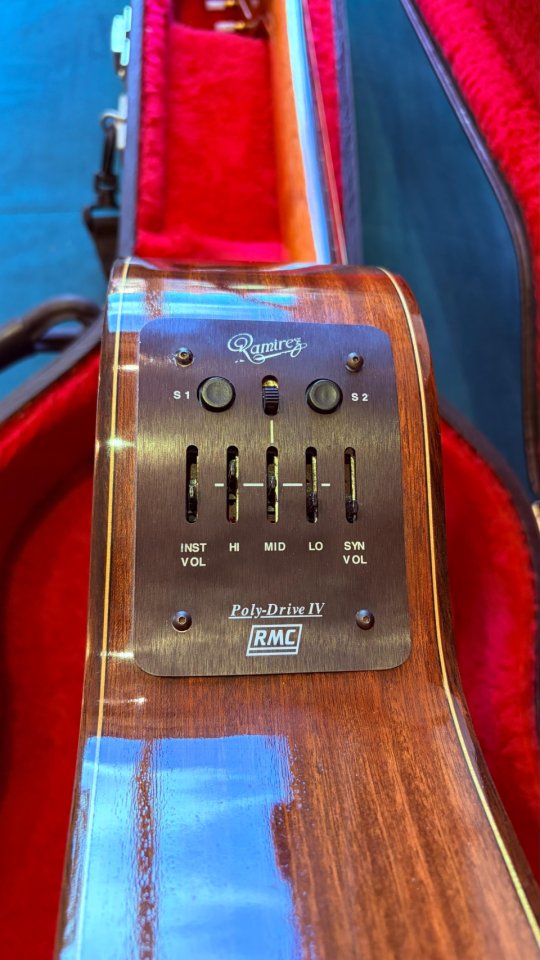 Guitarra Ramírez con sistema MIDI + previo RMC de segunda mano · Foto 5 de 7 · Barcelona · 1500 €