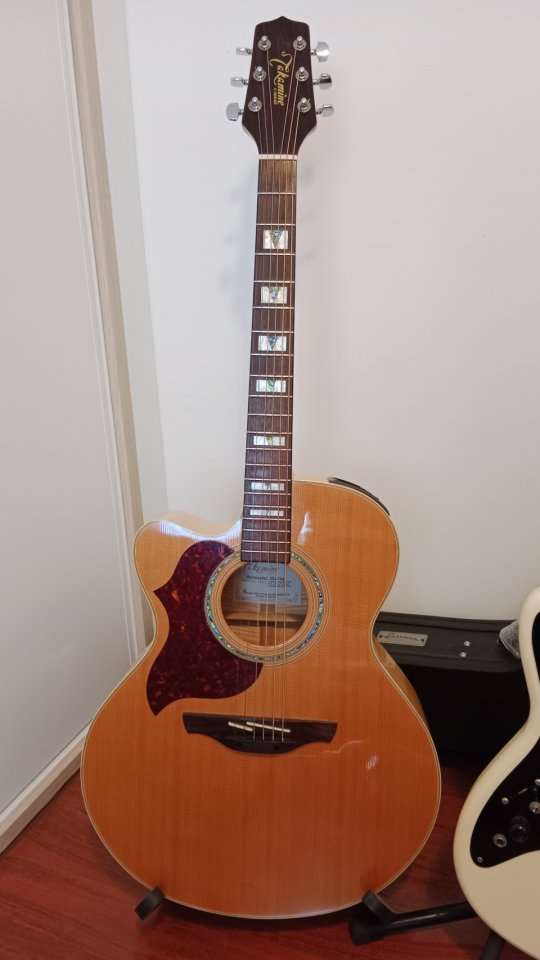 Guitarra Electroacústica Takamine EG523SC Zurda de segunda mano · Foto 1 de 10 · Huelva · 250 €