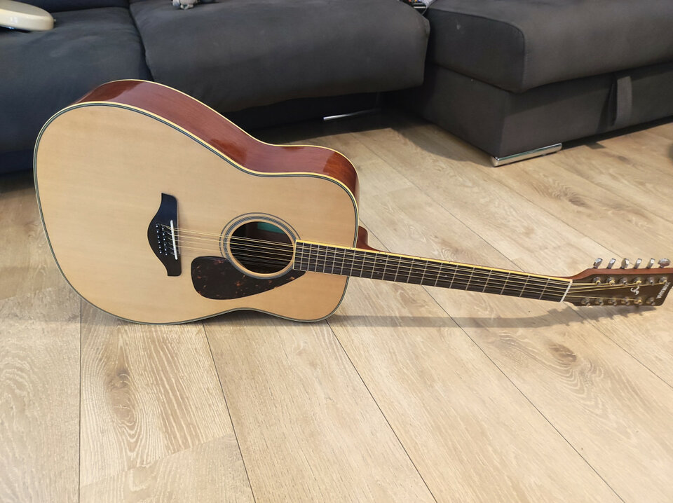Yamaha FG 820 12