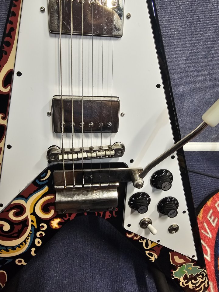 Epiphone Flying V Jimi Hendrix Love Drops de segunda mano · Foto 2 de 7 · Cádiz · 1100 €
