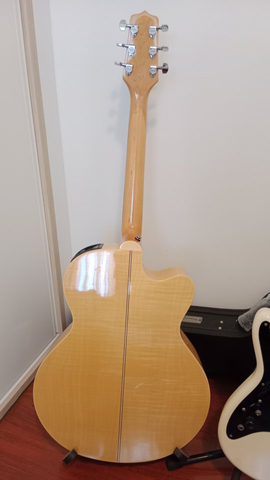 Guitarra Electroacústica Takamine EG523SC Zurda de segunda mano · Foto 4 de 10 · Huelva · 250 €
